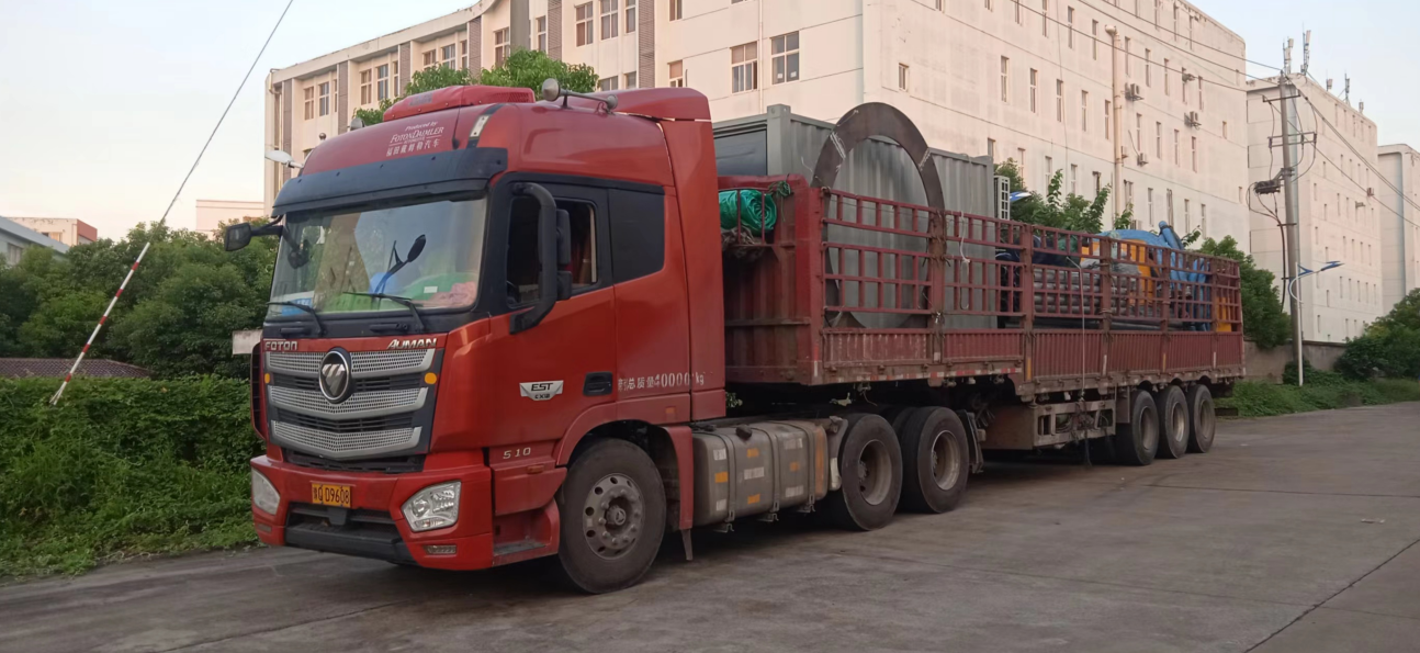 1350平板式泥水平衡頂管機發往河南信陽息縣,在息縣用于淮河取水口頂管施工。